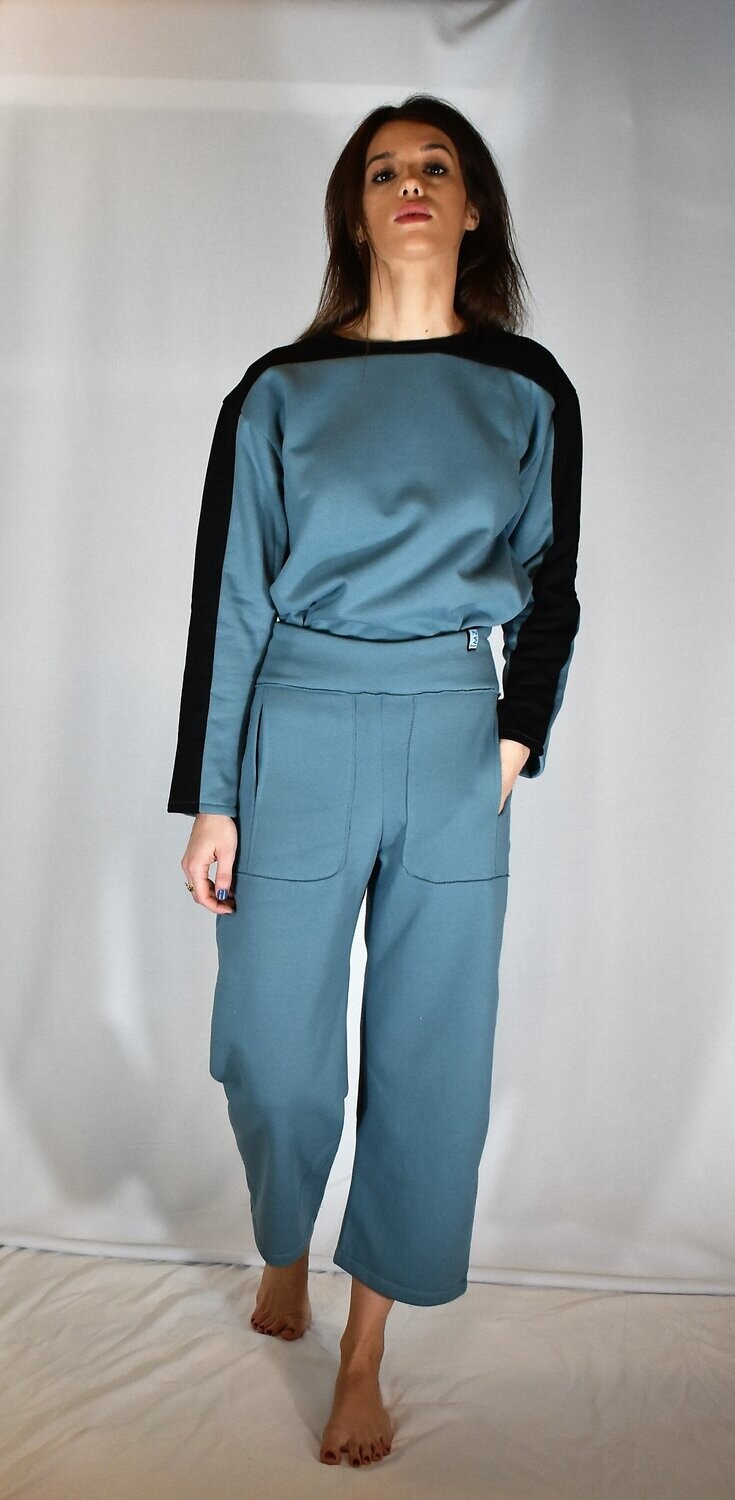 P3 22. Pantalón sudadera azul grisaceo. Antes 75€ AHORA45€
