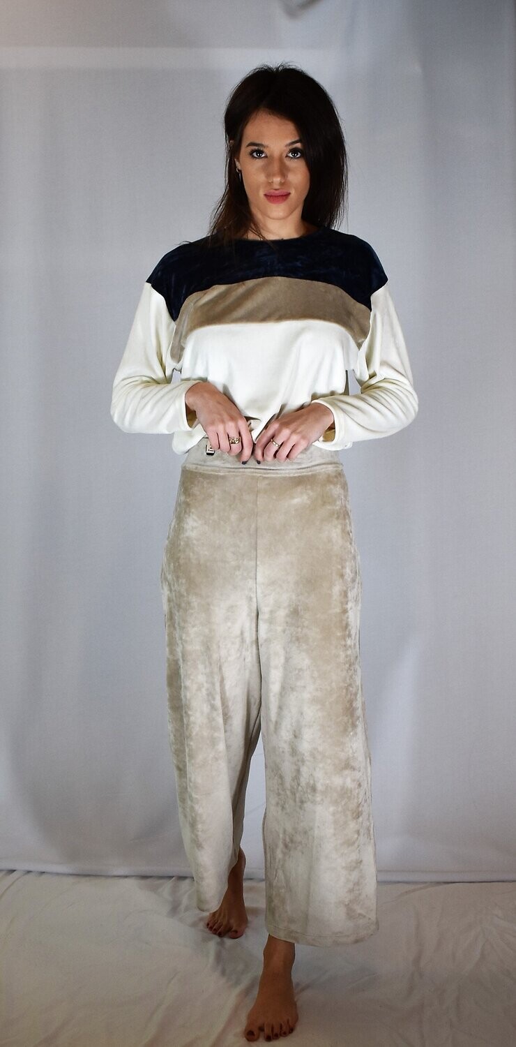 P5 22. Pantalón terciopelo arena. Antes 70€ AHORA 40€