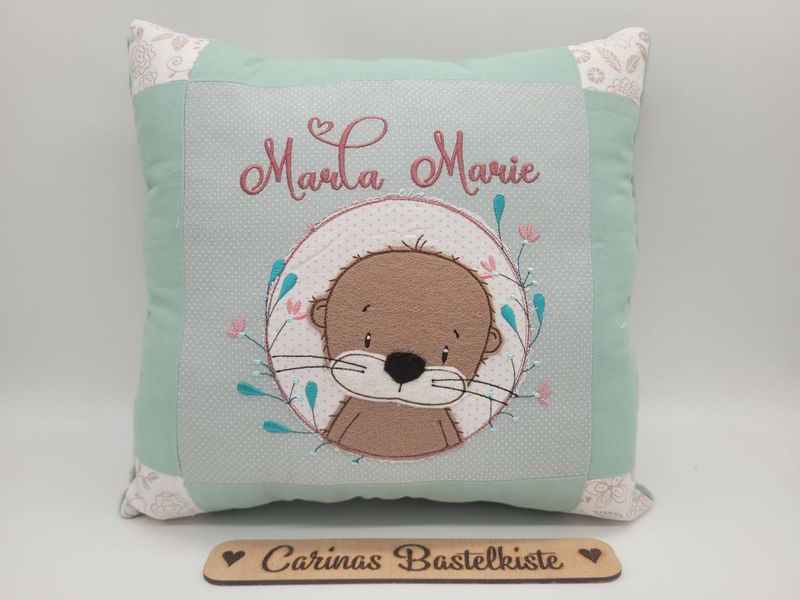 Kissen Otter im Blumenkreis