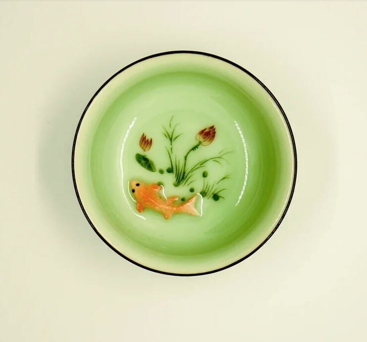 268013 Пиала "Рыбка в пруду 3D", 70 мл, цвет - зеленый, фарфор, d=8,2 см, h=2,2см.
