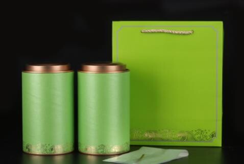 269035 Подарочный набор "Море чая", картон. 2 банки 12,5 см х 10 см + пакет с ручками. Цвет зеленый.