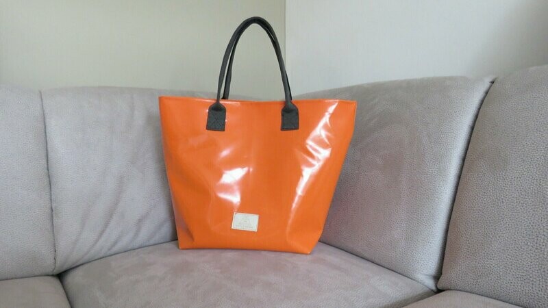 Shopper aus LKW-Plane orange