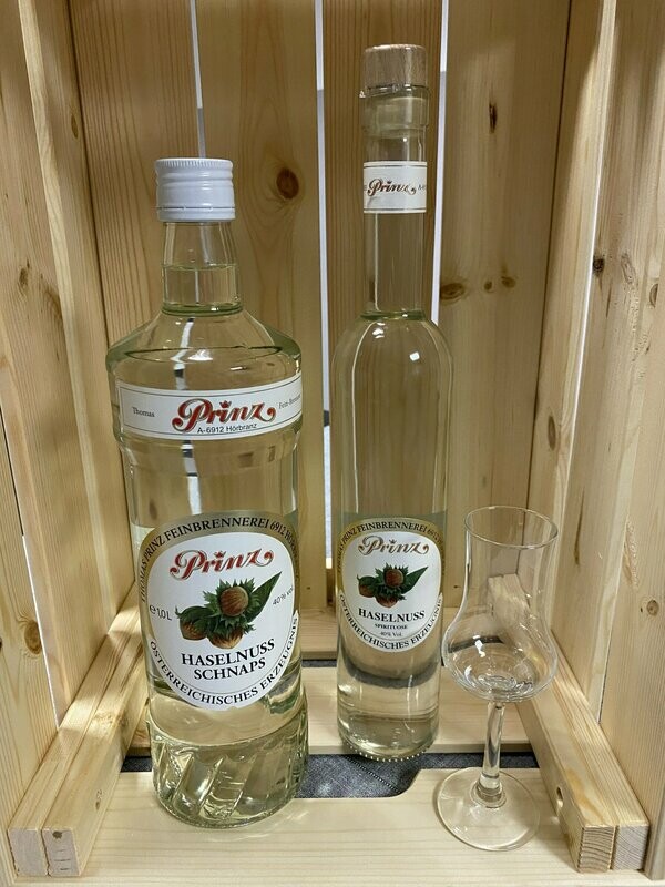Prinz - Haselnuss Schnaps 40 % vol. (1,0l / 0,5l) Prinz - Haselnuss Schnaps 40 % vol. (1,0l / 0,5l)