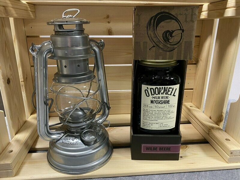 O´Donnell Moonshine - Kombiset Wilde Beere Likör 25 % vol. incl. Ausgießer (0,7l) O´Donnell Moonshine - Kombiset Wilde Beere Likör 25 % vol. incl. Ausgießer (0,7l)