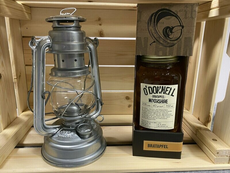 O´Donnell Moonshine - Kombiset Bratapfel Likör 20 % vol. incl. Ausgießer (0,7l) O´Donnell Moonshine - Kombiset Bratapfel Likör 20 % vol. incl. Ausgießer (0,7l)