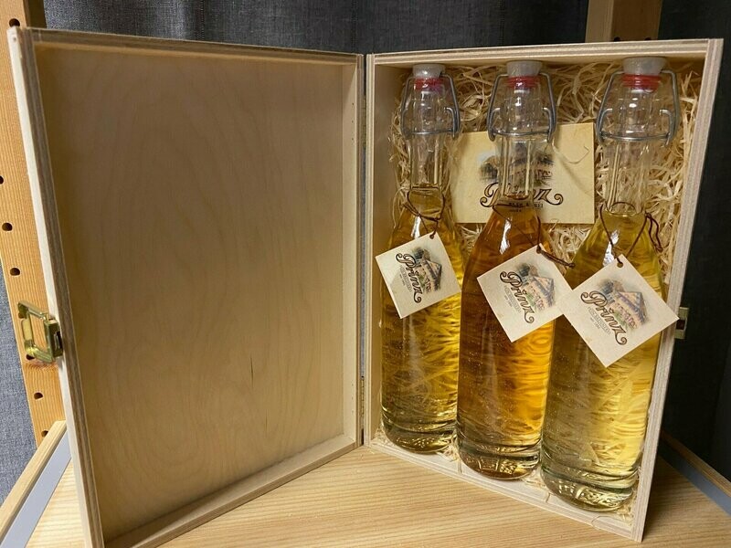 Prinz Altes Trio - Holz Geschenkkiste mit drei 0,2L Flaschen (Alte Sorten) Prinz Altes Trio - Holz Geschenkkiste mit drei 0,2L Flaschen (Alte Sorten)