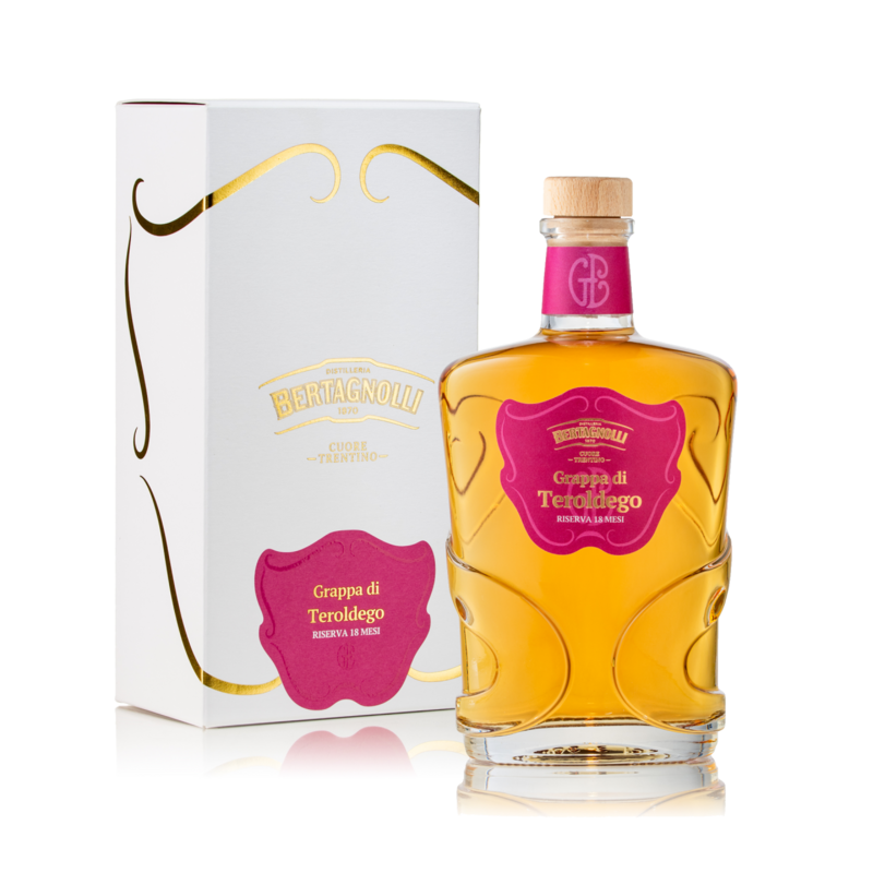 Bertagnolli - Grappa Teroldego Riserva 42% Vol. - 0,7l Bertagnolli - Grappa Teroldego Riserva 42% Vol. - 0,7l