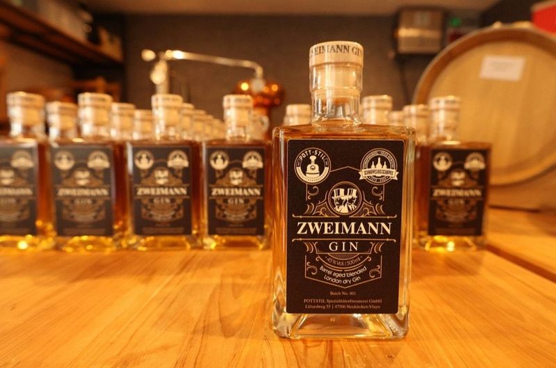 Zweimann Gin - Barrel aged blended - London dry Gin, 45% vol - 0,5l Zweimann Gin - Barrel aged blended - London dry Gin, 45% vol - 0,5l