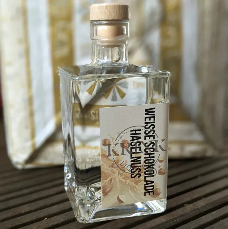 Weiße Schokolade Haselnusslikör, 20% vol - 0,5l Weiße Schokolade Haselnusslikör, 20% vol - 0,5l