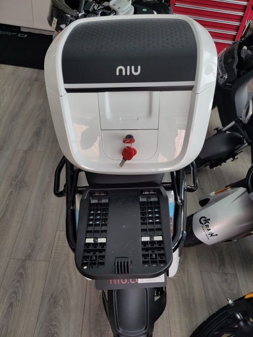 NIU Topcase 29 l weiß für alle Serien NIU Topcase 29 l weiß für alle Serien