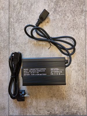 Ladegerät für Elektroroller Tinbot F10 Ladegerät für Elektroroller Tinbot F10