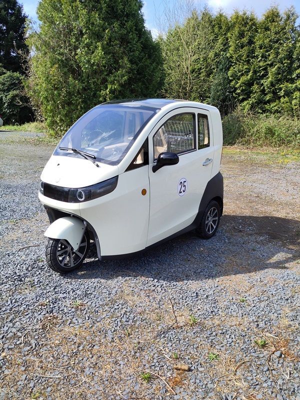 Kabinenroller Starliner E325 - 25 km/h im Kundenauftrag Kabinenroller Starliner E325 - 25 km/h im Kundenauftrag