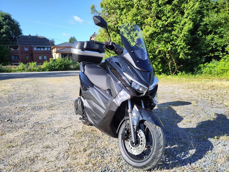 Elektroroller e-kuma Wind 115 km/h, 8,3 kWh Akku und 12000 kW max Motor