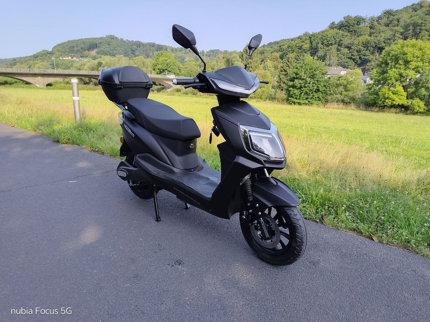 Futura Long Runner, 25 km/h, Elektromofa