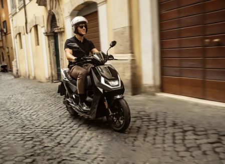 Elektroroller NIU 95 km/h, FQi 500