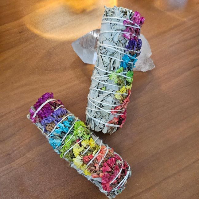 🌈 Chakra Sage Smudging Sticks 🌈 Chakra Sage Smudging Sticks