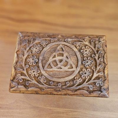 🌿Triquetra Wooden Box