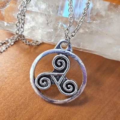🌀Triskele Pendant
