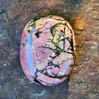 🌺 Rhodonite Palm Stones