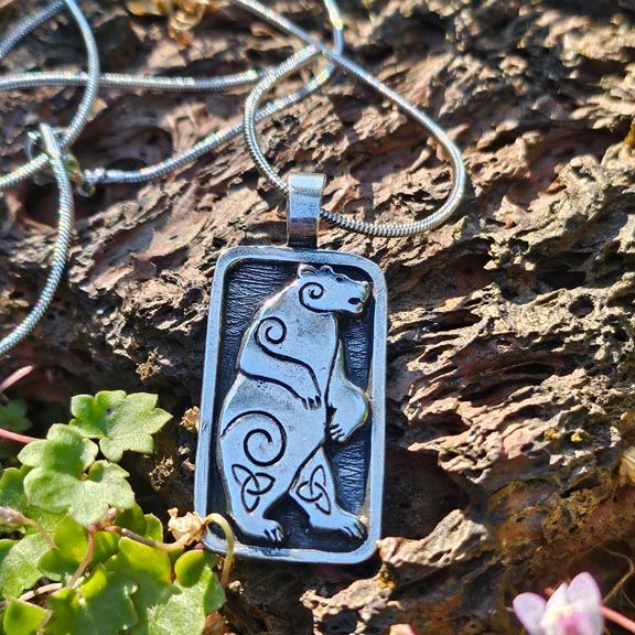 🐻 Totem Animal Pendant – Bear