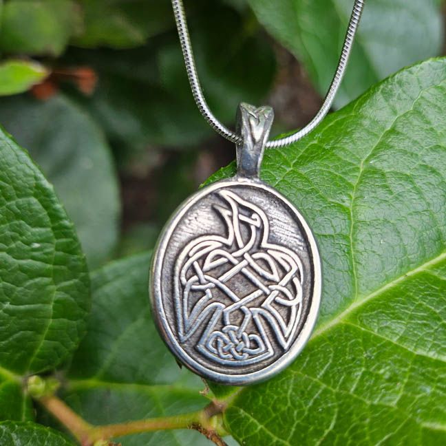 🐦‍⬛Totem Animal Pendant – Crow