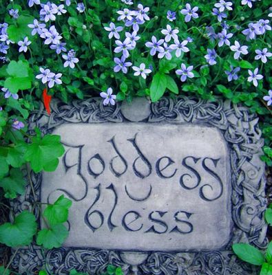 ​🌍 Divine Feminine - Sacred Earth