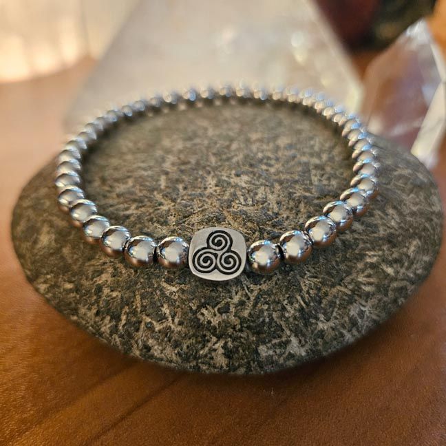 🌀 Triskele Flow Bracelet