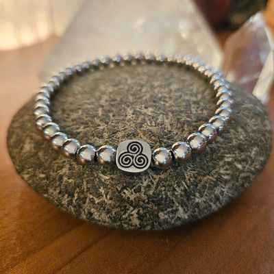 🌀 Triskele Flow Bracelet