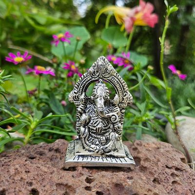 🪷 Ganesh of the Silver Veil