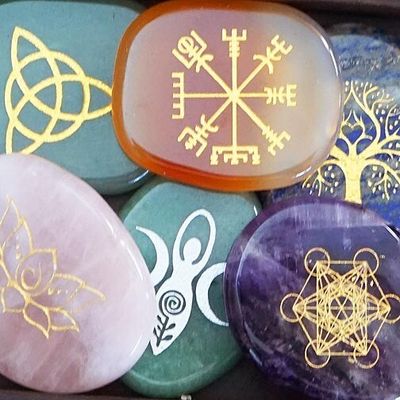 🌟Engraved palm Stones