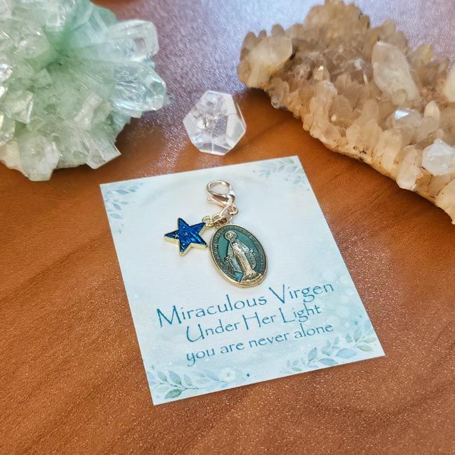 Miraculous Virgen — Clip‑On Blessing