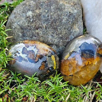 Golden Aventurine in Pyrite palm stone for confidence, manifestation, and abundance.
