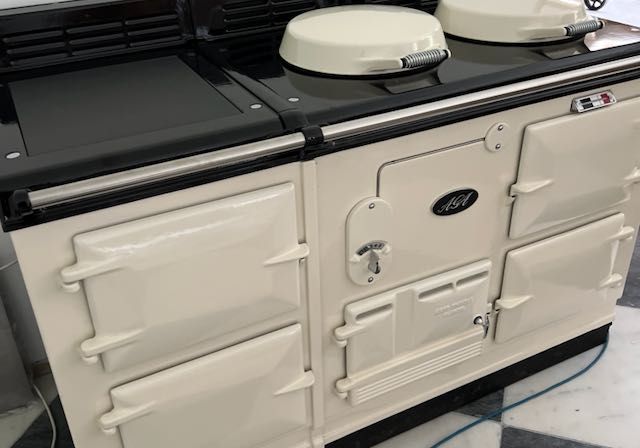 4 Oven Refurbished Aga Cooker (White Tie)