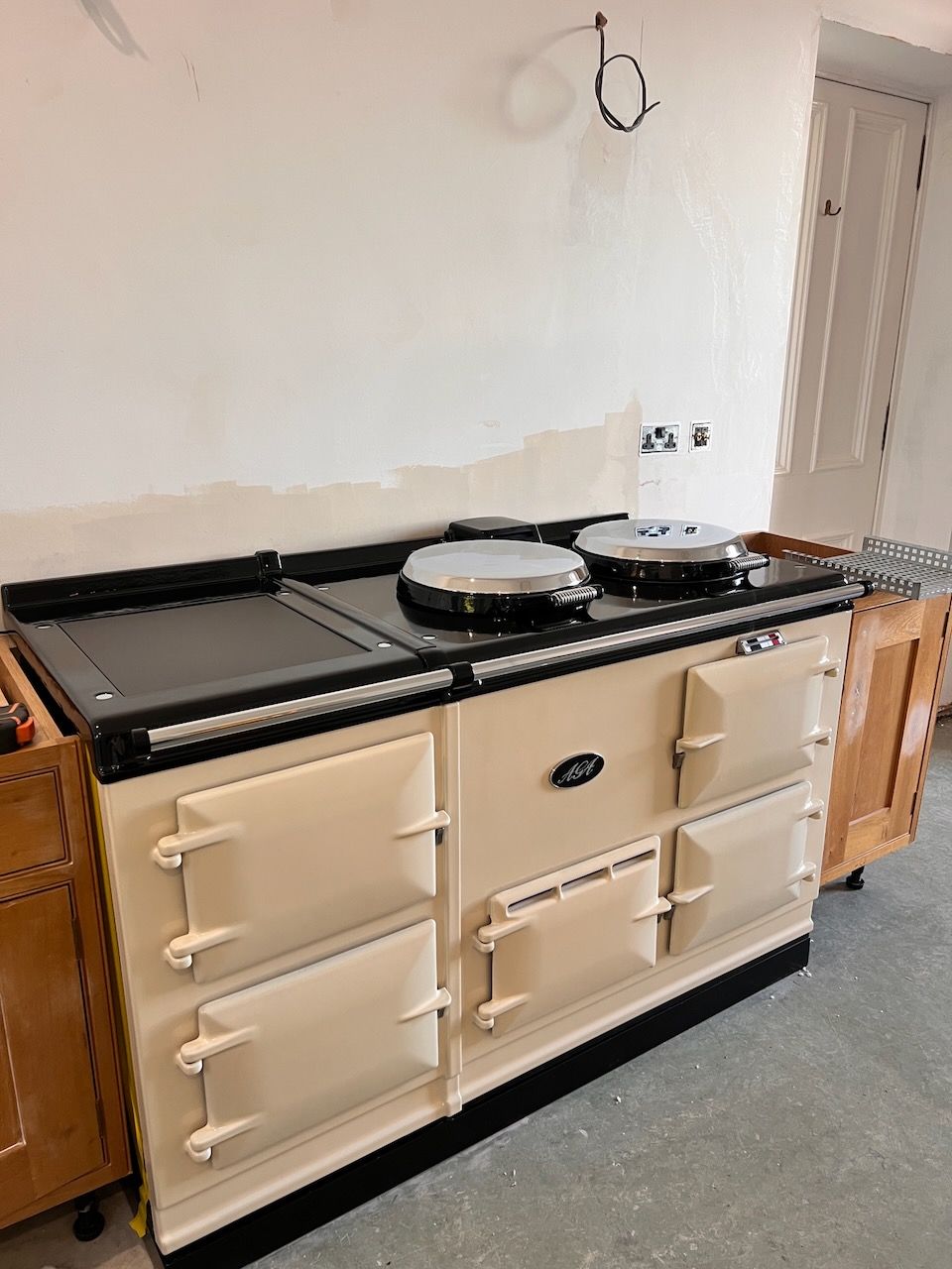 4 Oven Refurbished Aga Cooker (Light Cream)