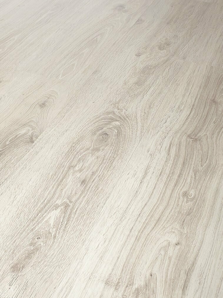 Caixa de 2'131 m2 de parquet laminat DELTAFLOOR 8 mm. -KRONOSWISS-