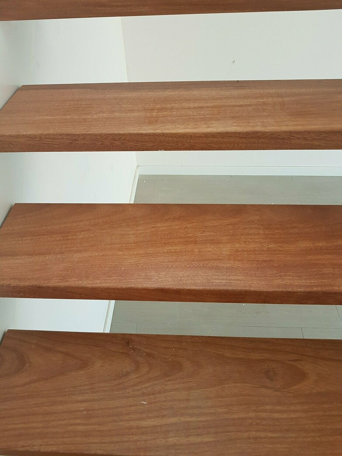 Unitat esglaó d'Elondo de 45 mm. gruix x 93'8 mm. llarg x 220 mm. petjada.