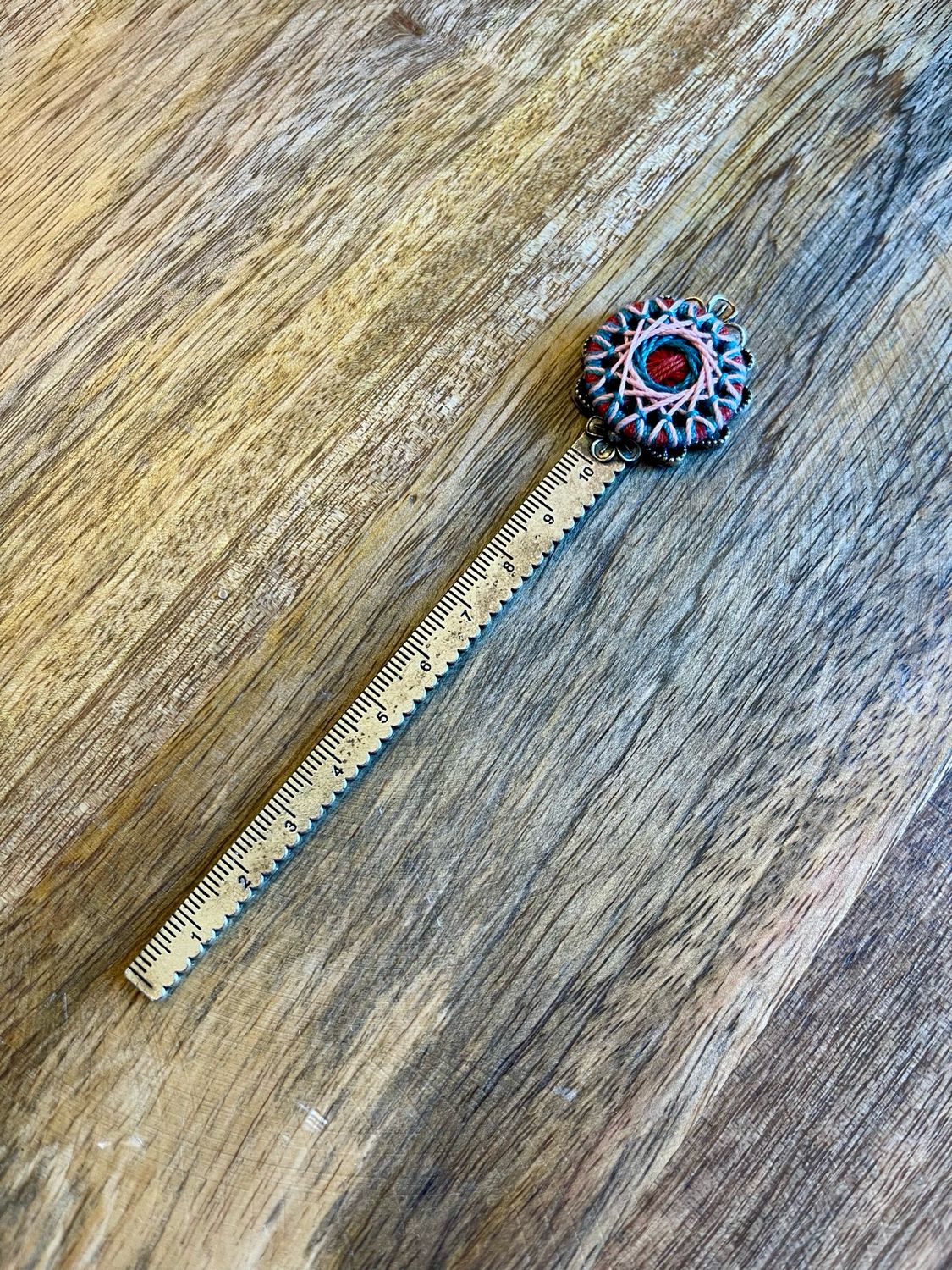 Lesezeichen Zwirnknopf Maßstab