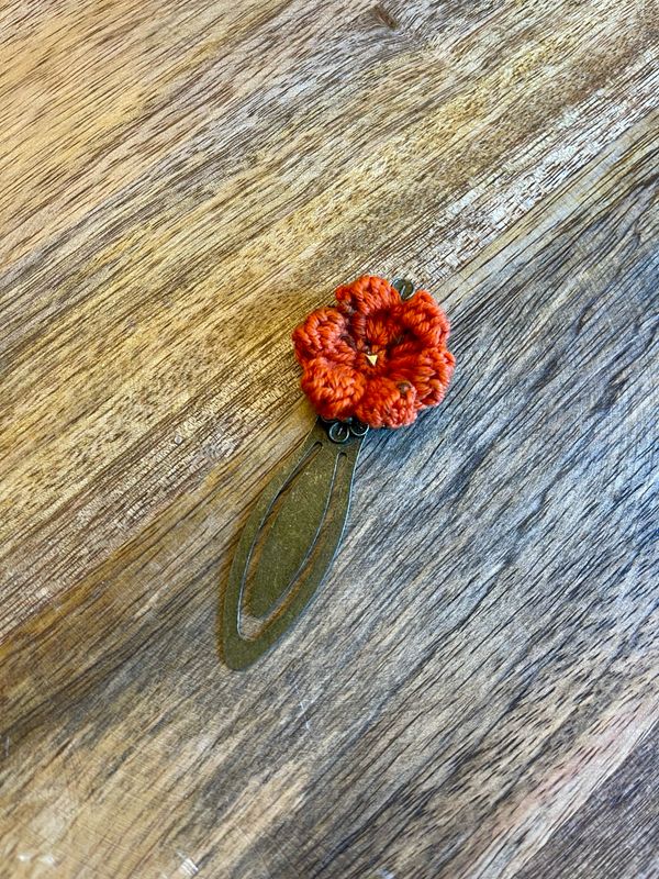 Lesezeichen oder Geldspange Häkelblüte