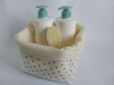 CESTA PEQUEÑA BEIGE ESTRELLAS MARRONES