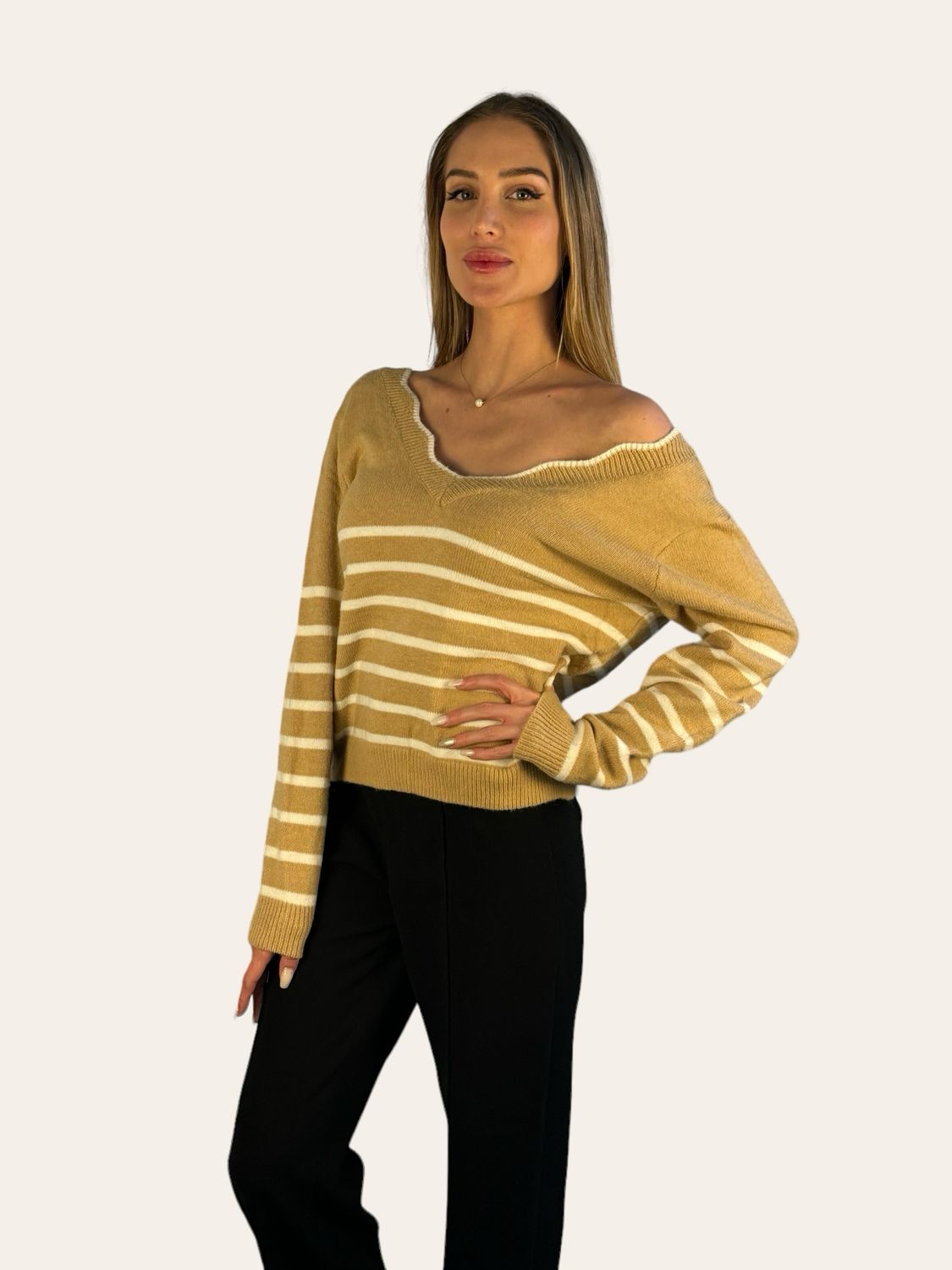 Sweater moño beige