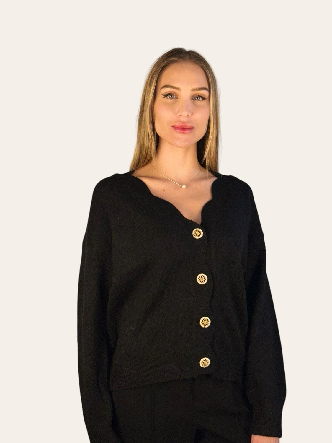 Sweater negro cuello V