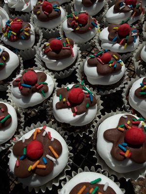 drizzle cupcakes