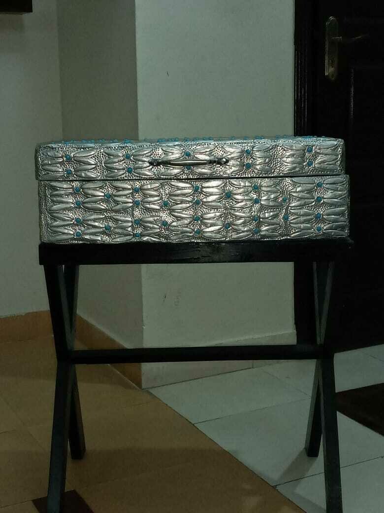 BOX TABLE
