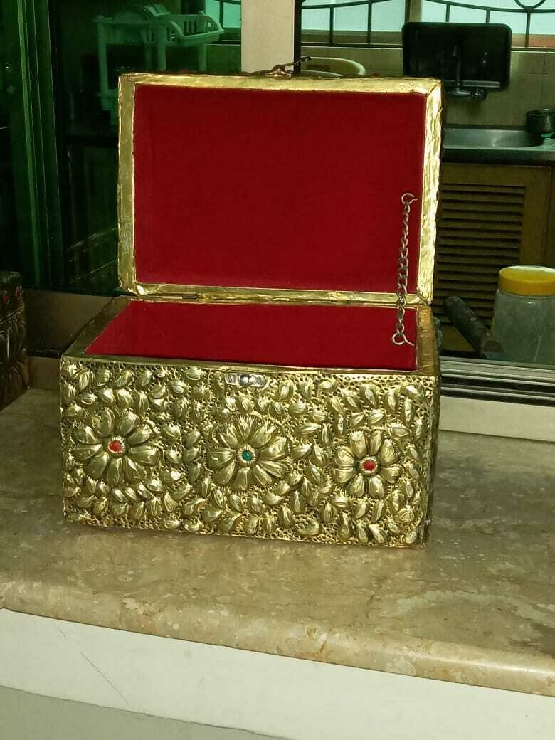 CHESTER BOX