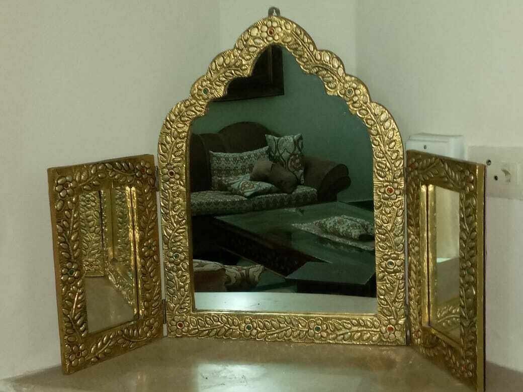 DECORATIVE MIRROR