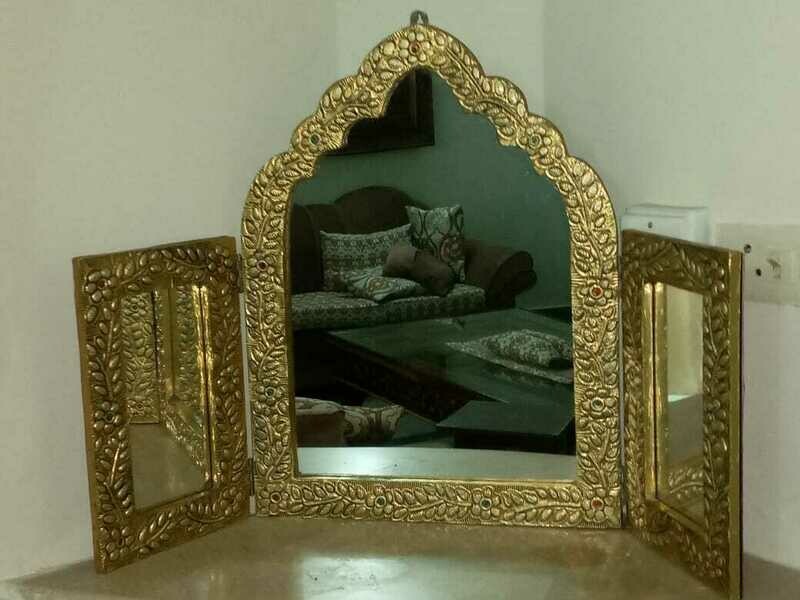 DECORATIVE MIRROR