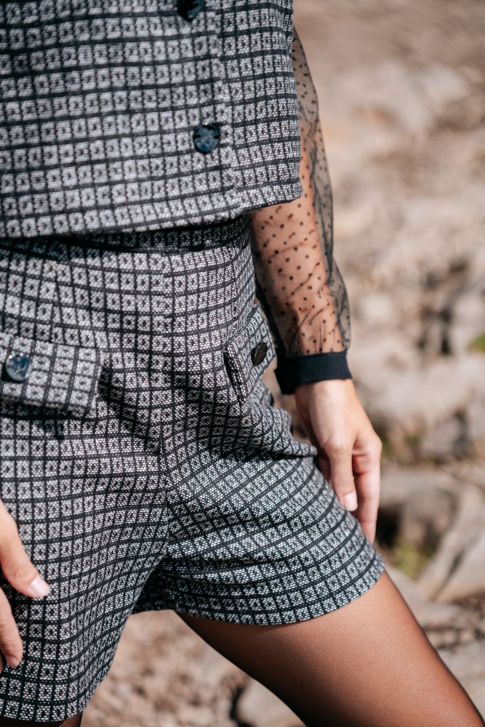 SHORTS BOTTONI NERI ISYOU