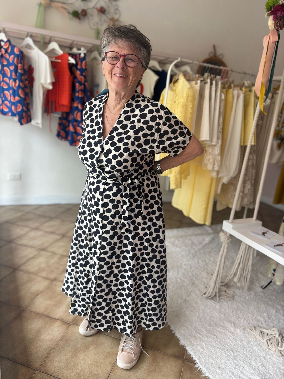 ABITO MIDI CON POIS NERI