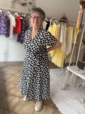 ABITO MIDI CON POIS NERI