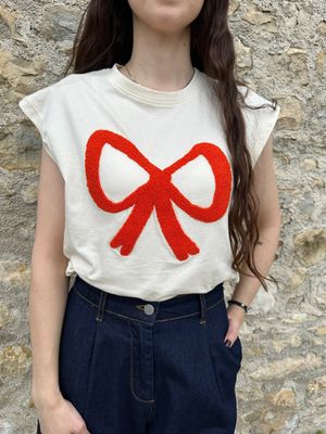 T-SHIRT FIOCCO IN RILIEVO